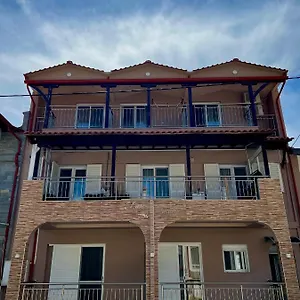 House Kiratsi Apartman Szárti